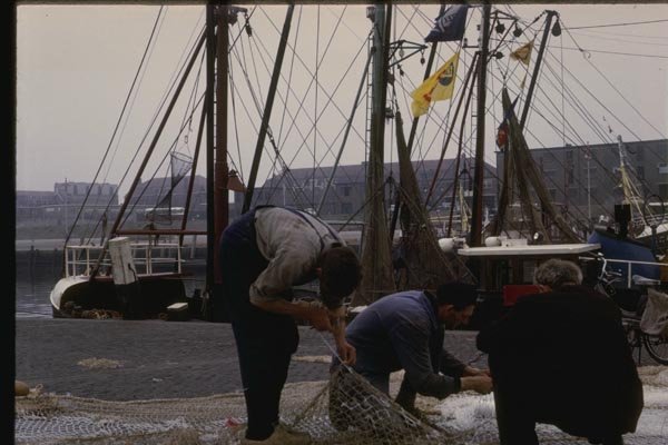 140068 Fishermen Repairing Nets A4 Photo Print