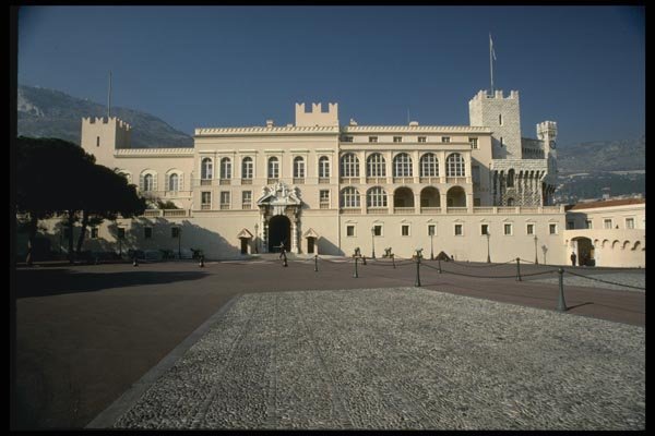 146028 The Palace Faces A Broad Plaza A4 Photo Print