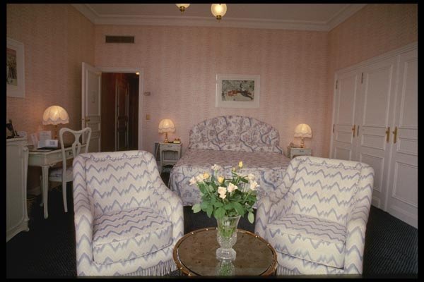 146041 Your Room Is Fit For A King Or Queen A4 Photo Print