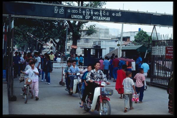 147086 Mai Sai Border With Burma (Myanmar) A4 Photo Print