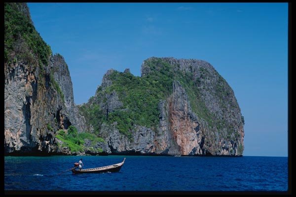 147096 Phi Phi Le A4 Photo Print