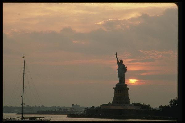 148076 Ship And The Statue Of Liberty A4 Photo Print