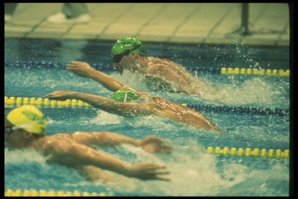 153034 Reaching For The Win A4 Photo Print