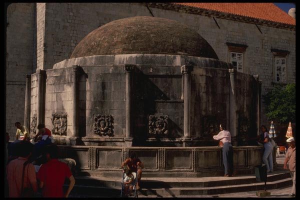 154066 Dubrovnik Onofrios Well A4 Photo Print