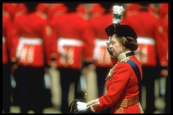 165013 Her Majesty Salutes The Color A4 Photo Print