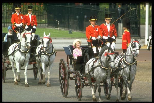 165036 The Arrival Of Queen Elizabeth, The Queen Mother A4 Photo Print