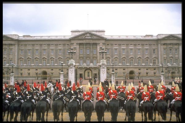 165089 Mounted Bands At Buckingham Palace A4 Photo Print