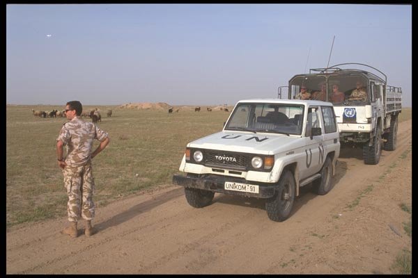 180075 UN Land Cruiser A4 Photo Print