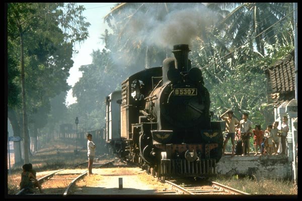 182009 B5305 Stops To Raise Steam Between Ponorogo And Madiun, Java A4 Photo Print