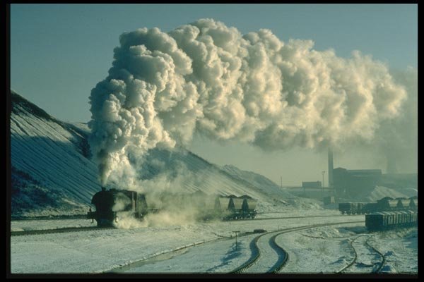 182037 Warrior Crosses The Wintry Landscape With A Full Load A4 Photo Print