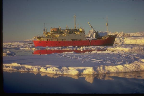188012 RRS Shackleton And Ice Floes A4 Photo Print