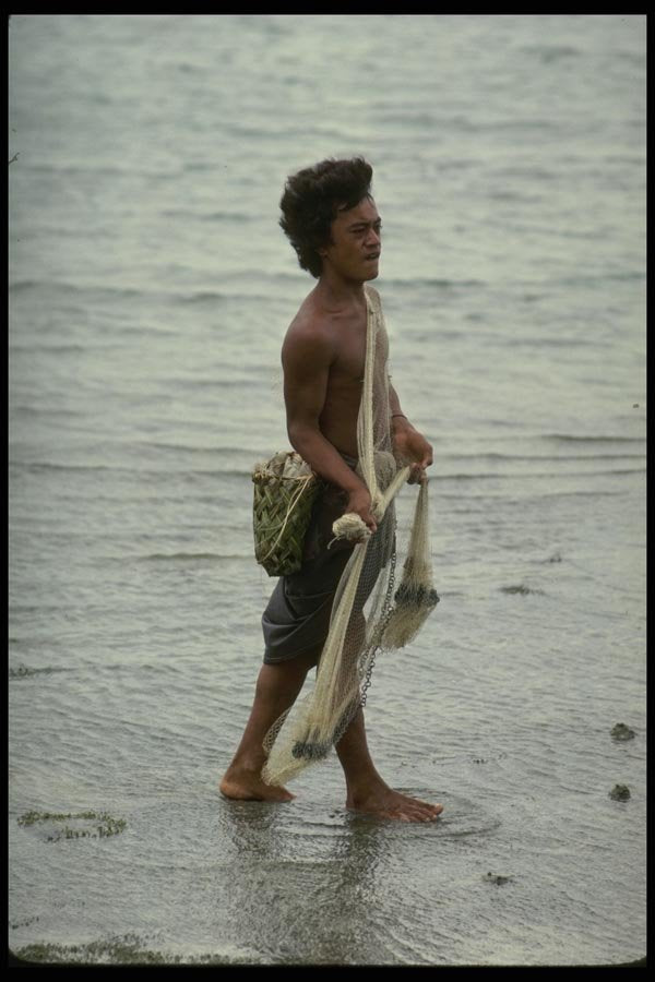 189069 Fisherman, Upolu Island, Western Samoa A4 Photo Print