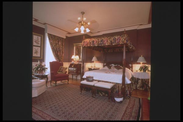 190033 Inviting Bedroom A4 Photo Print