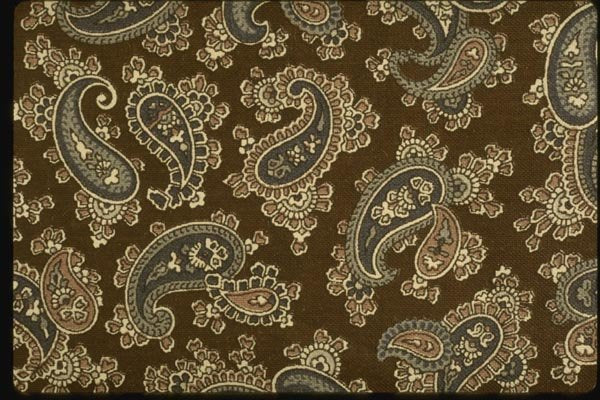 192042 Paisley On Black A4 Photo Print