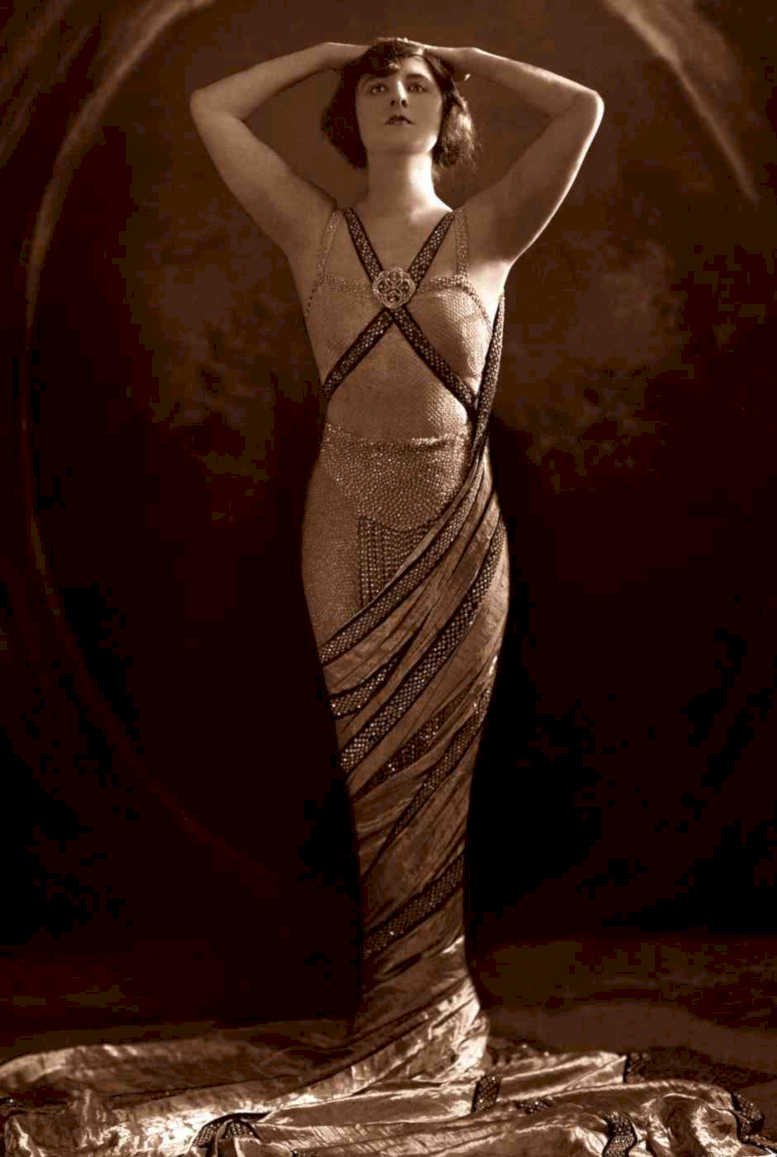 1920s woman gownVintage 20th Century 1900s A4 Photo Print