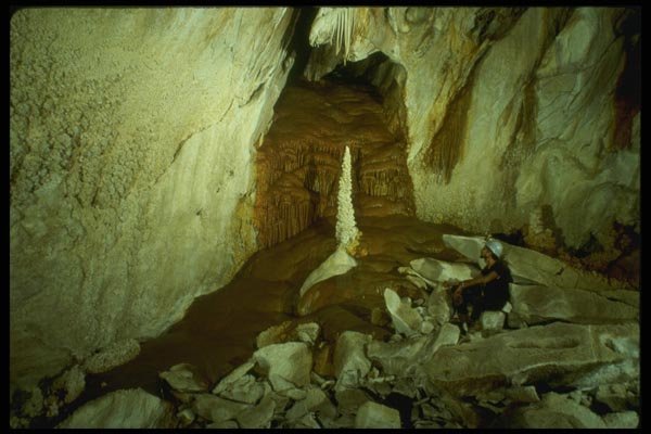 194014 White Stalagmite On Red Flowstone, Lechuguilla Cave, NM A4 Photo Print