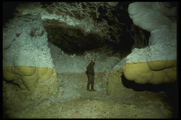 194051 Ancient Waterline With Iron Staining In Lechuguilla Cave A4 Photo Print