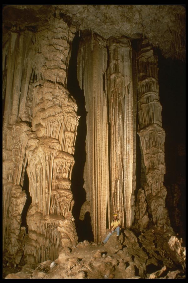 194064 Huge Flowstone Columns, Ogle Cave, New Mexico A4 Photo Print
