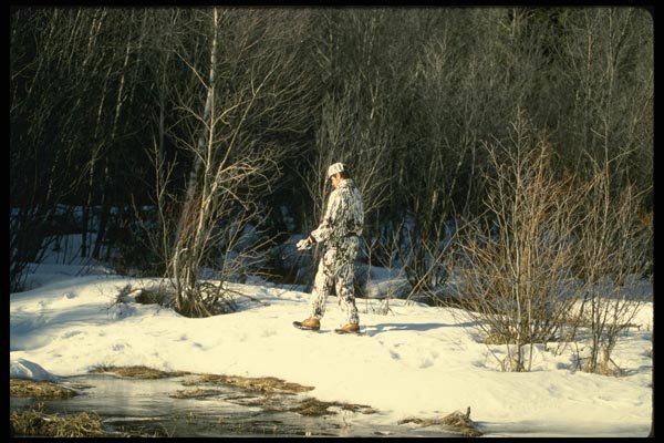 195023 Gun Hunter In Snow camouflaged A4 Photo Print