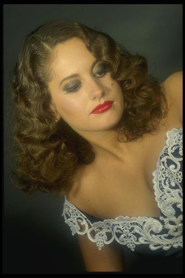 198032 Shoulder Length Brown Hair 50's Wave Style A4 Photo Print