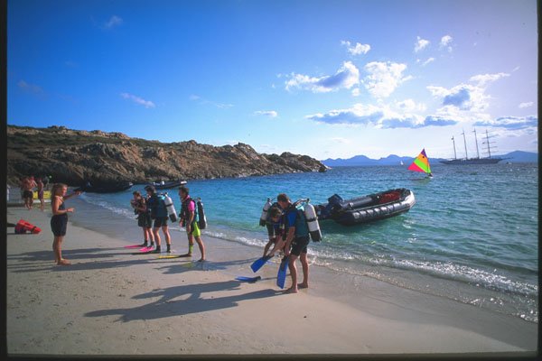 204073 Scuba Divers Set Out From A Sardinia Beach A4 Photo Print