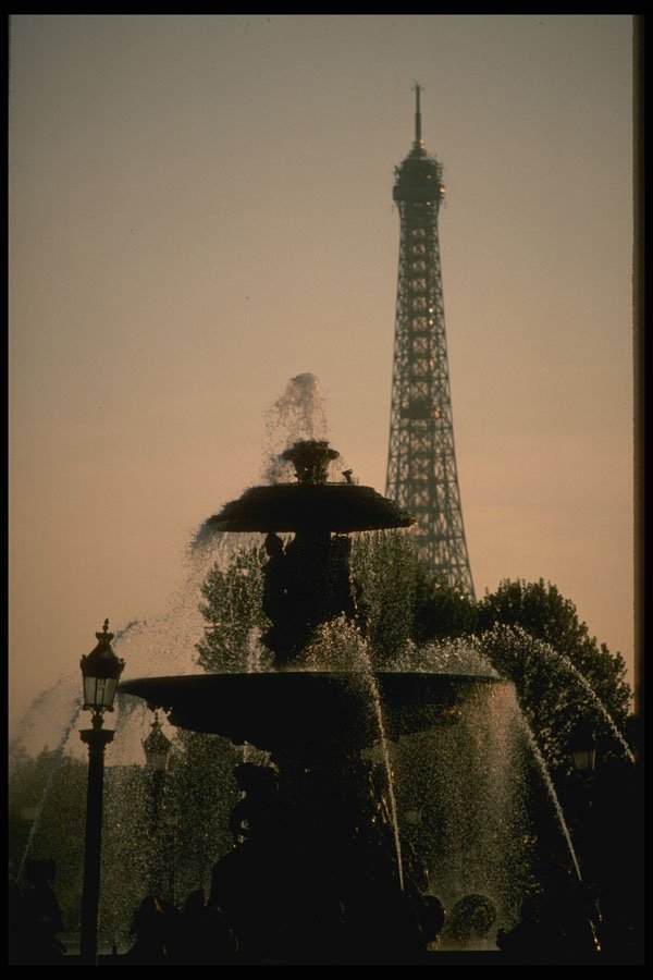 205005 Eiffel Tower From Concorde Fountain A4 Photo Print