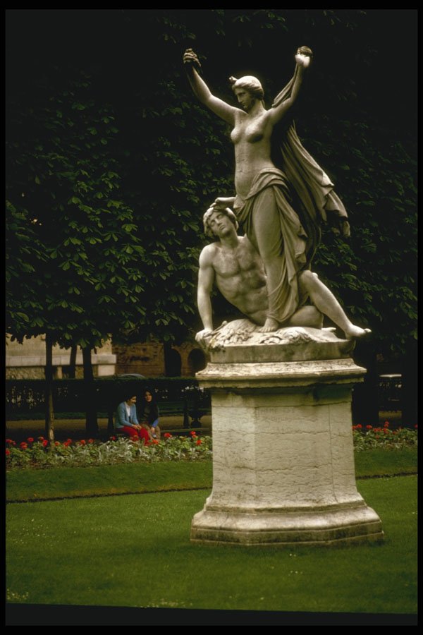 205047 Luxembourg Garden Statuary A4 Photo Print