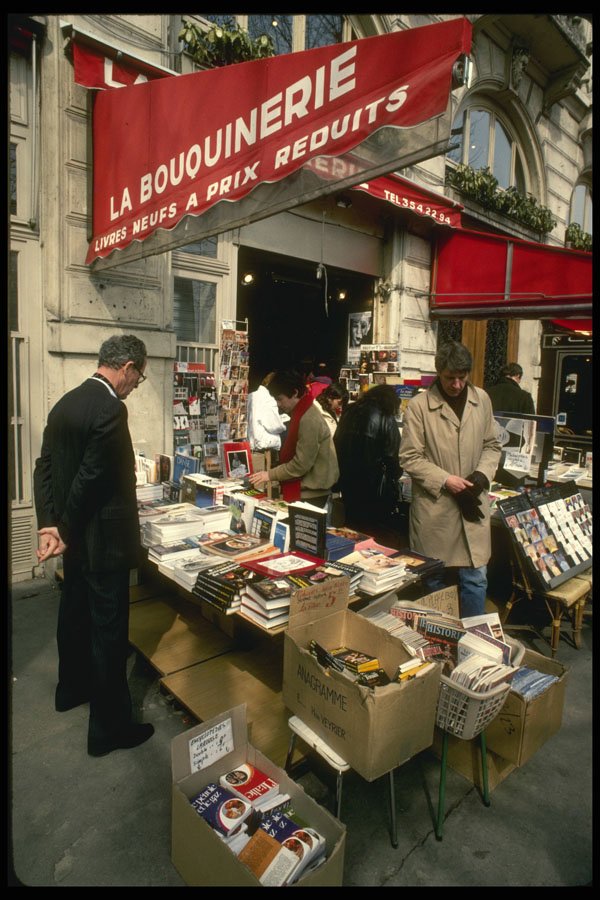 205066 Left Bank Book Store A4 Photo Print