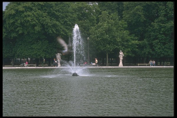 215090 Fountain, Tuileries, Paris A4 Photo Print