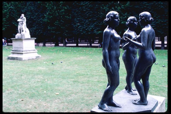 223044 Statuary, The Tuileries Gardens, Paris A4 Photo Print