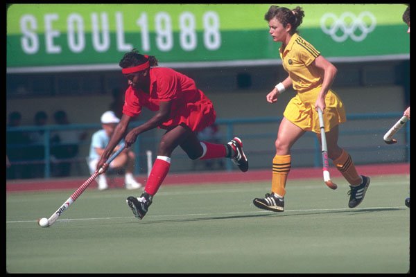 226045 Women's Field Hockey A4 Photo Print
