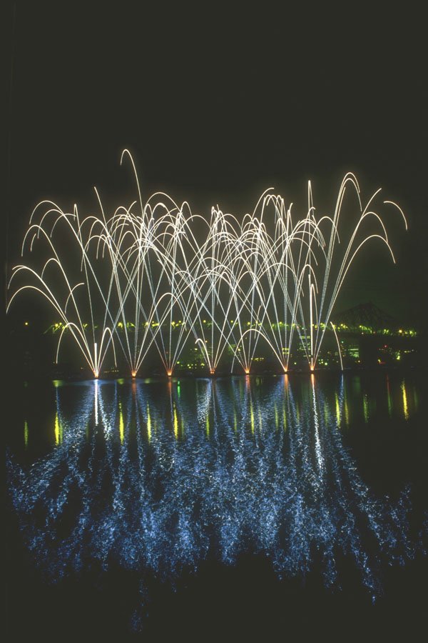 230064 Montreal International Fireworks Competition, Quebec A4 Photo Print