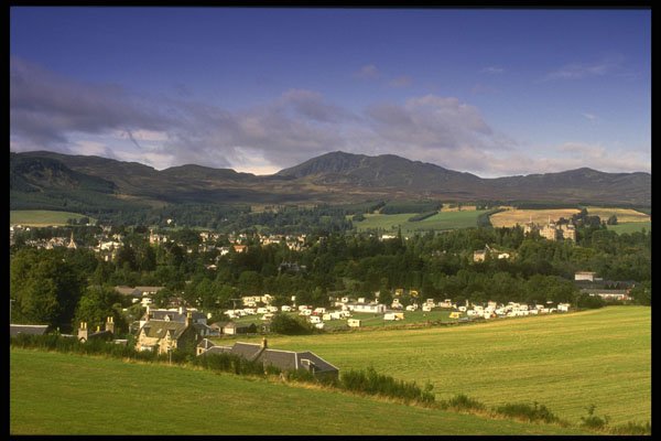 231057 Pitlochry A4 Photo Print