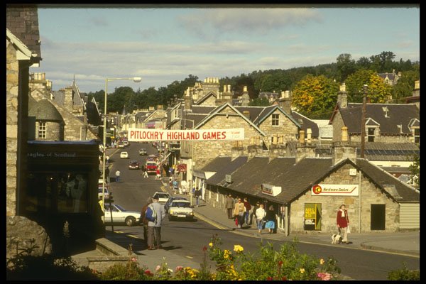 231058 Pitlochry A4 Photo Print