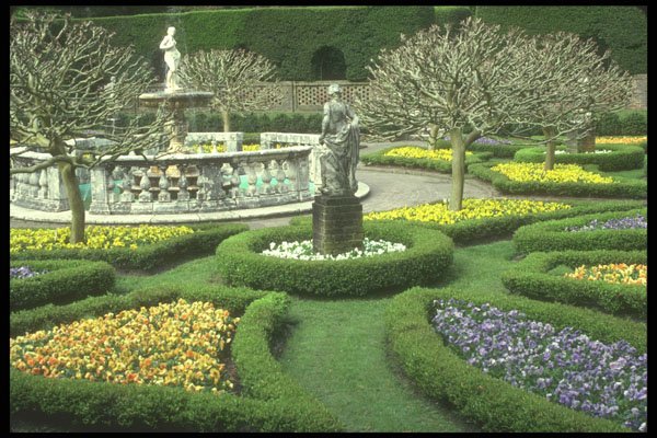 236082 Elizabethan Gardens A4 Photo Print