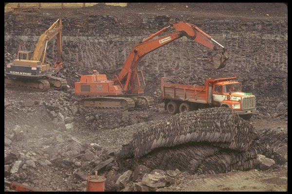 237001 Scooping Bedrock Into Truck A4 Photo Print