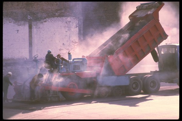237069 Asphalt spreading Crew And Equipment A4 Photo Print