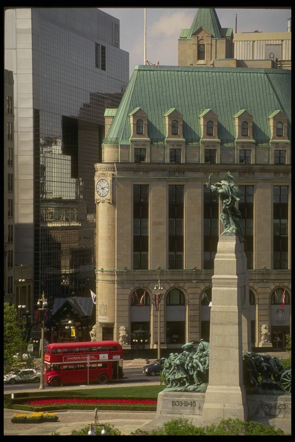 242013 National War Memorial And Red Double decker Bus A4 Photo Print
