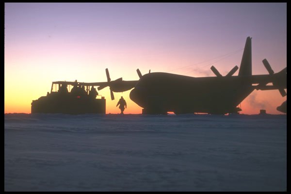 245047 C 130 Hercules Transport Being De iced A4 Photo Print