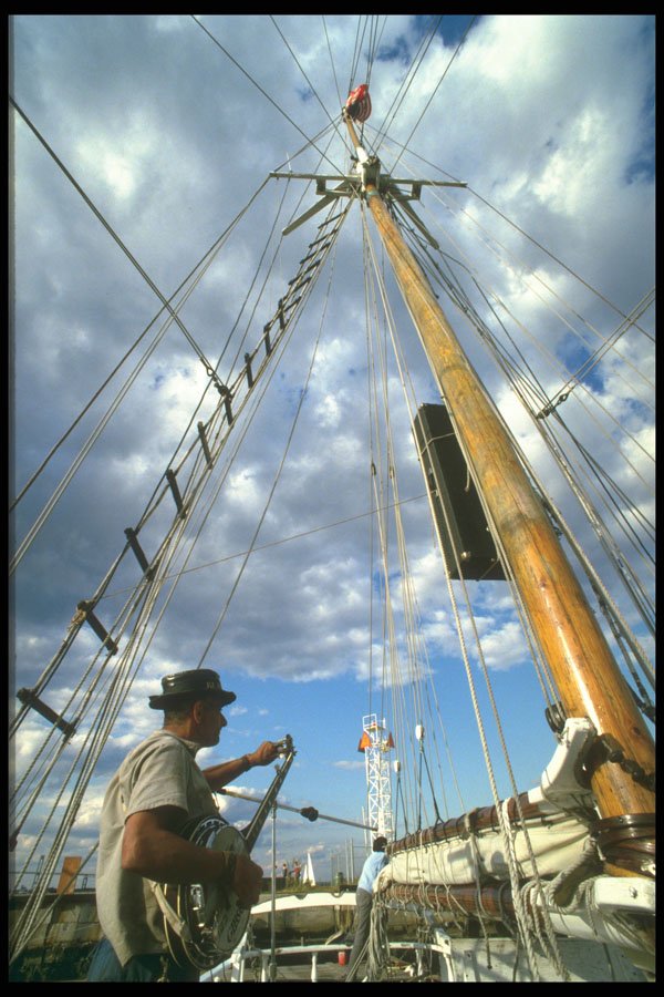 257015 The Black Pearl, Skipper And Banjo On Deck A4 Photo Print