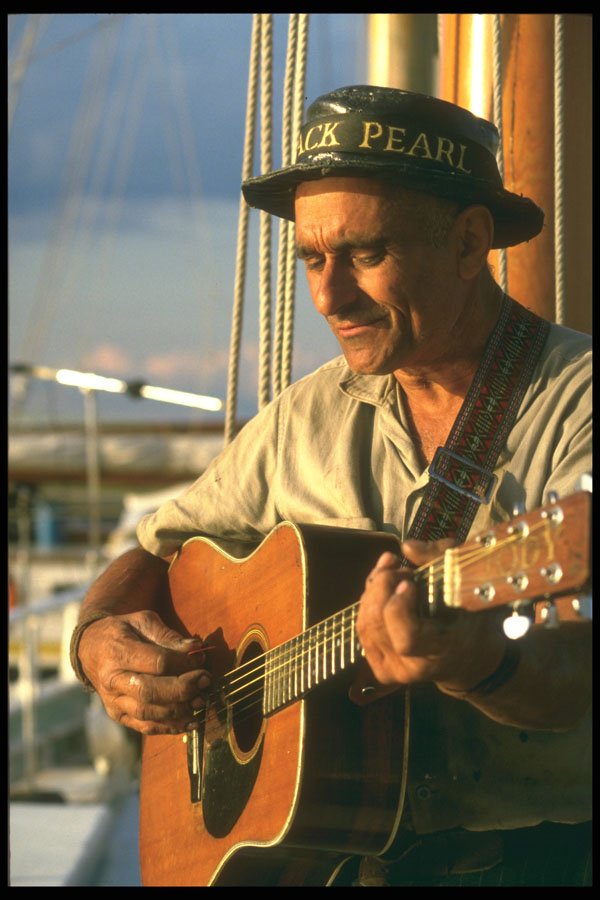 257019 The Black Pearl, Skipper Singing With Banjo A4 Photo Print
