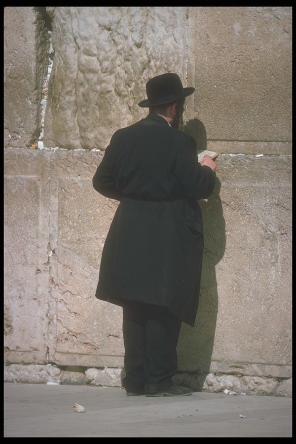 260001 Orthodox Jew At The Wailing Wall, Israel A4 Photo Print