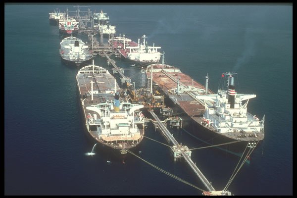 260091 Super tankers Loading Oil, Saudi Arabia A4 Photo Print