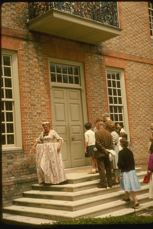 261025 Traditionally Attired Tourist Guide, Williamsburg A4 Photo Print