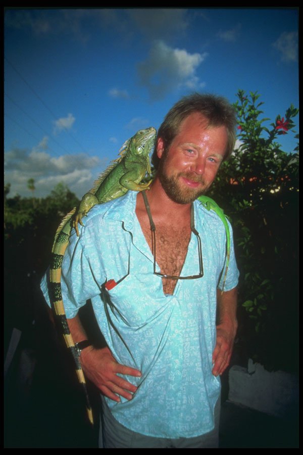 264041 Local Iguana Befreinds A Vacationist, Cozumel, Mexico A4 Photo Print