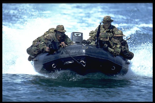270024 Navy SEAL Team At Naval Amphibian Base, Using Combat A4 Photo Print