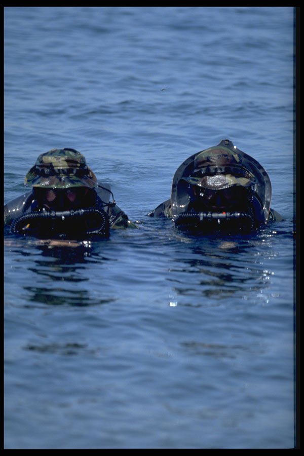 270084 Navy SEALs, Water Insertion, Frogmen A4 Photo Print