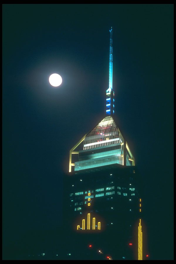 279083 Full Moon Atop Central Plaza A4 Photo Print