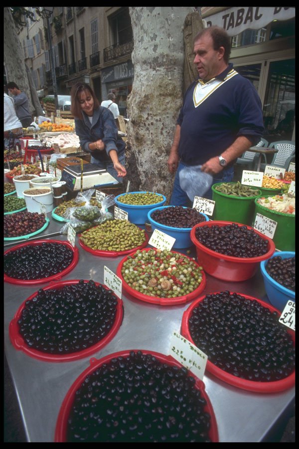 281078 Food Market Isle sur Sorge A4 Photo Print