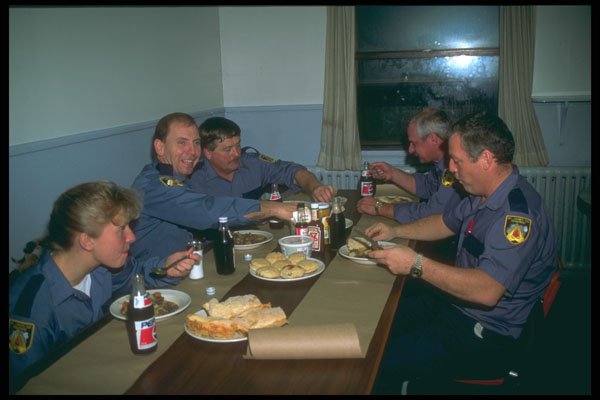 285074 Chow Time A4 Photo Print